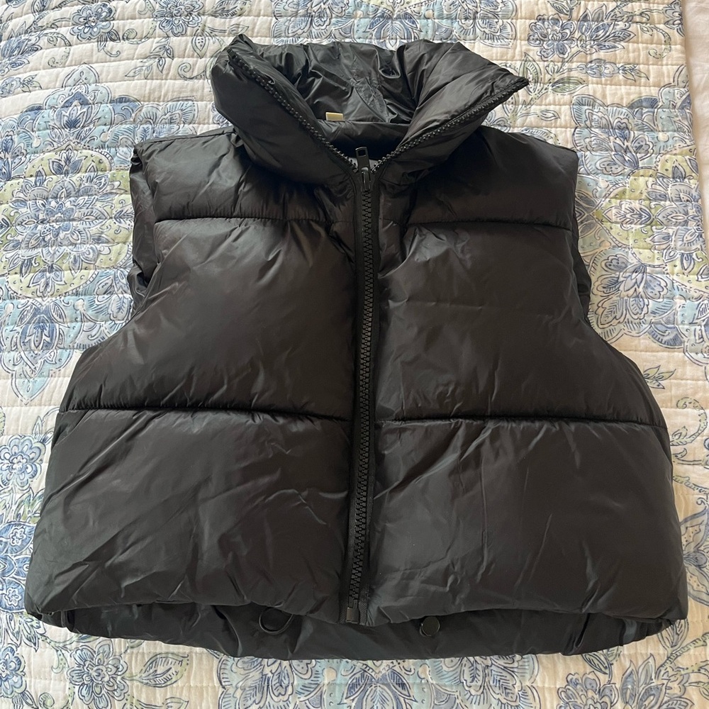Cropped puffer vest